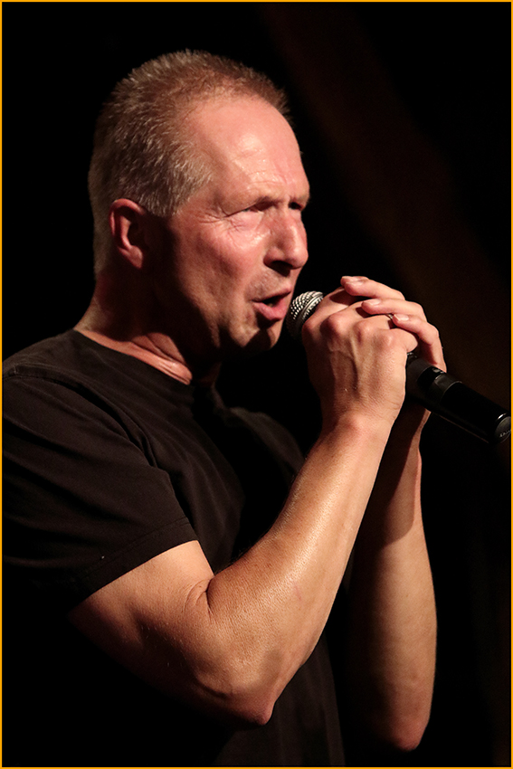 Ralle - Gesang & Percussion